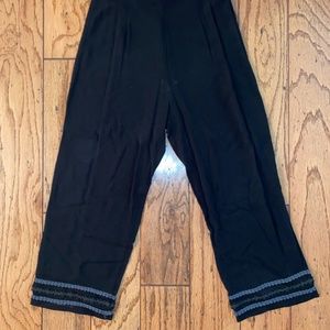 Neil & David - Black Capris - Size S
